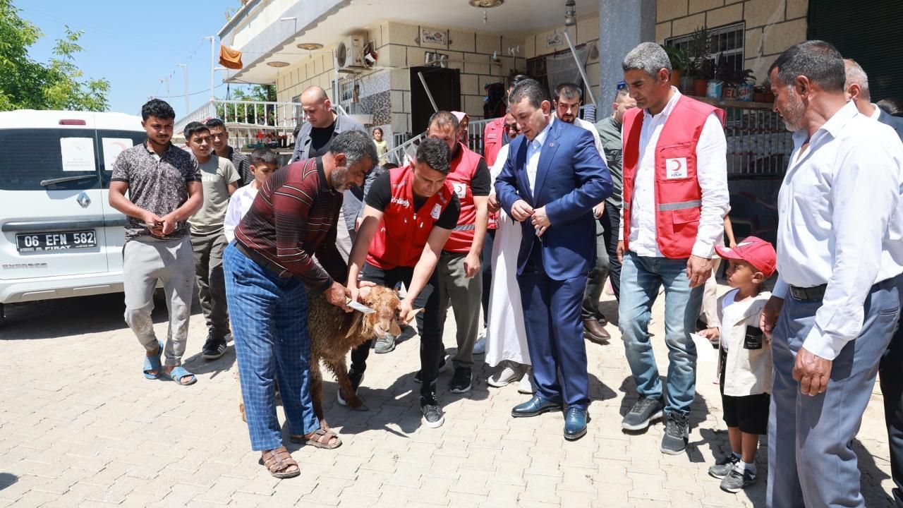 Başkan Özyavuz Bayramda Gündüz Ailesini Unutmadı