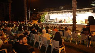 Karaköprü’de Açık Hava Müzik Dinletisi Sanatseverleri Buluşturdu