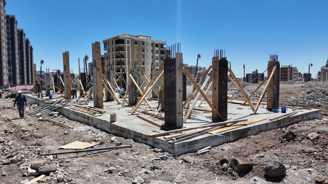 Karaköprü’de Spor Kompleksi’nde Çalışmalar Sürüyor