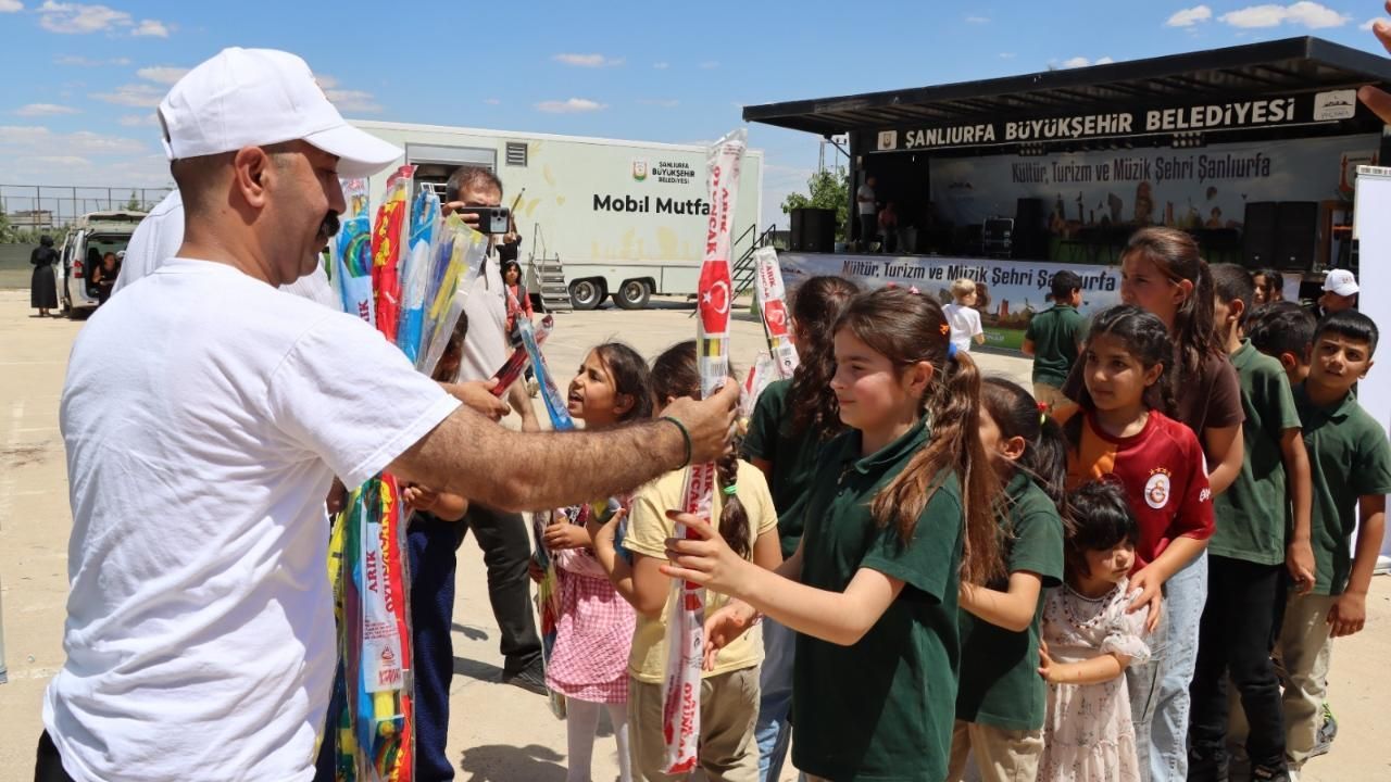 Sanat Ve Gastronomi Tırı Çocuklar İçin Köye Gitti